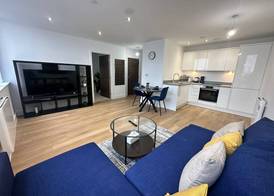 1 Bed Apartment near Old Trafford with Free car park 4