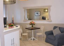 City Hotel 3