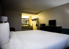 Days Inn by Wyndham Wagoner 5