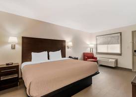 Quality Inn & Suites Near Six Flags and Medical Center 3