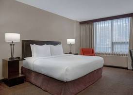 Ramada Plaza by Wyndham Calgary Downtown 5