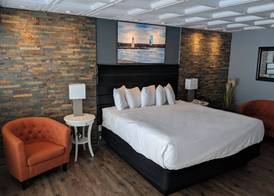 Terrace Bay Hotel - Lakefront 4
