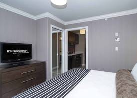 Sandman Hotel & Suites Calgary South 4