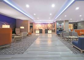 La Quinta Inn & Suites by Wyndham Opelika Auburn 2