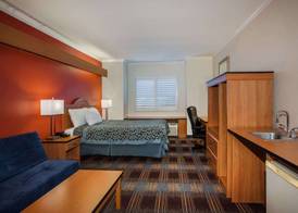 Days Inn & Suites by Wyndham Antioch 4