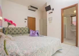 Hotel Dover Rooms & Coffee Adults Friendly 4