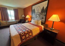 Super 8 by Wyndham Du Quoin 5