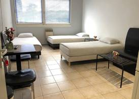Paris en train Area Studios avec salles de bain et kitchenettes privées ou chambres avec salles de bain et cuisines communes 4