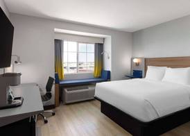 Microtel Inn & Suites by Wyndham Tracy 3
