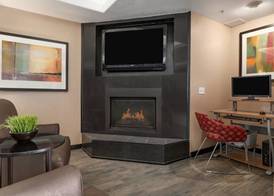 Super 8 by Wyndham Calgary Shawnessy Area 2