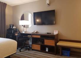Super 8 by Wyndham Winnipeg West 4