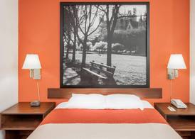Super 8 by Wyndham Washington/Peoria Area 4