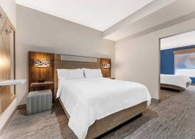 Holiday Inn Express BREEZEWOOD by IHG 4