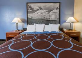 Super 8 by Wyndham Janesville 5