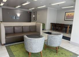 Holiday Inn Express & Suites SIOUX FALLS AT EMPIRE MALL by IHG 3