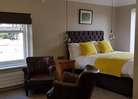 The Bowes Hotel 4