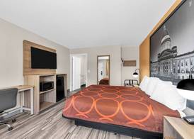 Super 8 by Wyndham Siloam Springs 4