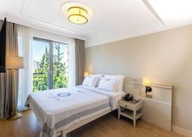 Reo Hotel 5