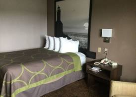 Super 8 by Wyndham Indianapolis Emerson 5