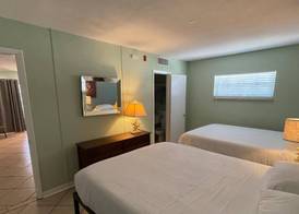 Breezy Palms Resort 4