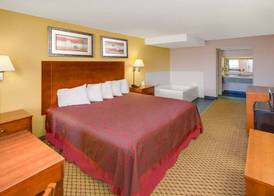 Days Inn by Wyndham Gulfport 3