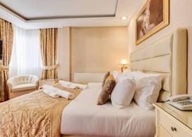 Twins Hotel 5