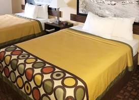 Super 8 by Wyndham Three Rivers 4