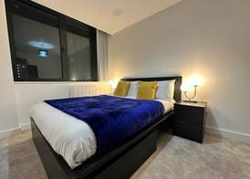 1 Bed Apartment near Old Trafford with Free car park 2