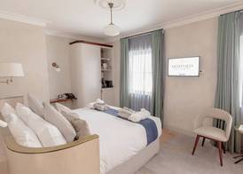 Tattersalls Hotel 5