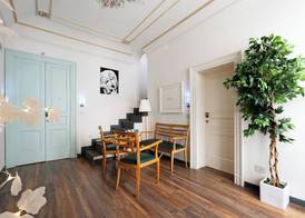 Holiday Lux Boutique Room 4