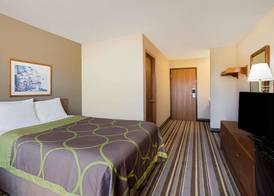 Super 8 by Wyndham Charles City 5