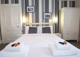 Riviera Guesthouse 3