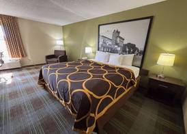 Super 8 by Wyndham Lincoln 5