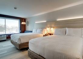 Holiday Inn Express & Suites GALESBURG by IHG 4