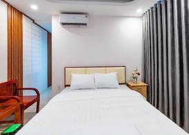 Light Hotel Ha Noi - Near AEON Mall Long Bien 3