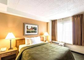 Norwood Inn & Suites Milwaukee 5