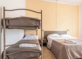Hotel Britta 4