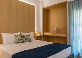 CHROMA Lodge Rafina 3