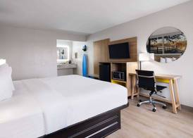Days Inn by Wyndham Montgomery I-85 3