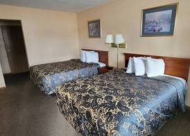 Mackinaw Budget Inn 5