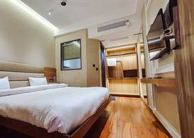 Aura Rooms 5