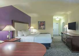 La Quinta Inn & Suites by Wyndham Loveland Estes Park 3