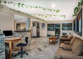 Super 8 by Wyndham Fort Madison 3