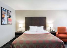 Ramada by Wyndham Monterey 4