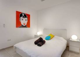 Modern Seaview Apartment In a Prime Location 2