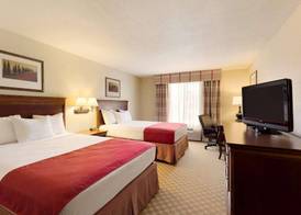 Country Inn & Suites by Radisson, Nevada, MO 4