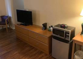 Super 8 by Wyndham Kingston 5