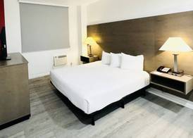 Ramada by Wyndham San Diego Airport 3