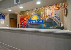 Days Inn & Suites by Wyndham San Antonio North/Stone Oak 3