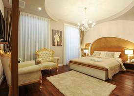 Silver & Gold Luxury Rooms 4